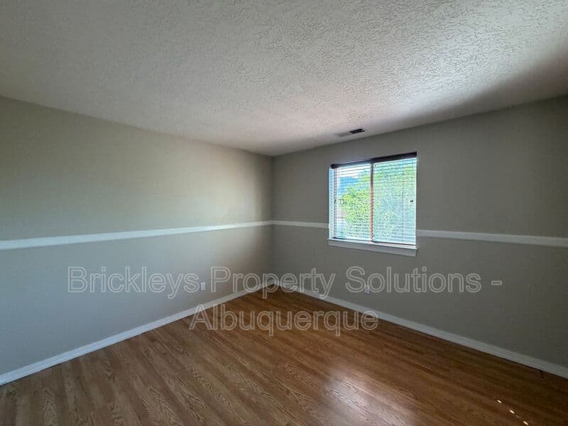 3-bedroom 2.5-bath home at 6517 Glen Oak NE for $2,650/mo managed by Brickleys Property Solutions Albuquerque — photo 10 of 39