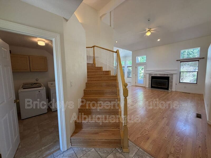 3-bedroom 2.5-bath home at 6517 Glen Oak NE for $2,650/mo managed by Brickleys Property Solutions Albuquerque — photo 5 of 39