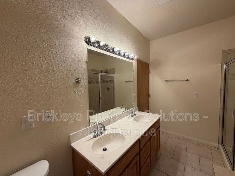 3-bedroom 2.5-bath home at 1612 3rd St SW for $1,900/mo managed by Brickleys Property Solutions Albuquerque — photo 21 of 39