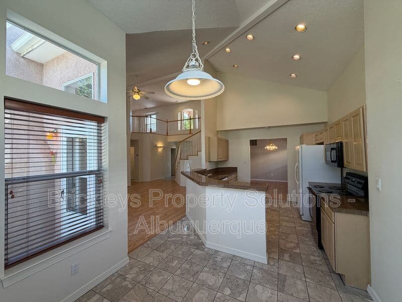3-bedroom 2.5-bath home at 6517 Glen Oak NE for $2,650/mo managed by Brickleys Property Solutions Albuquerque — photo 29 of 39