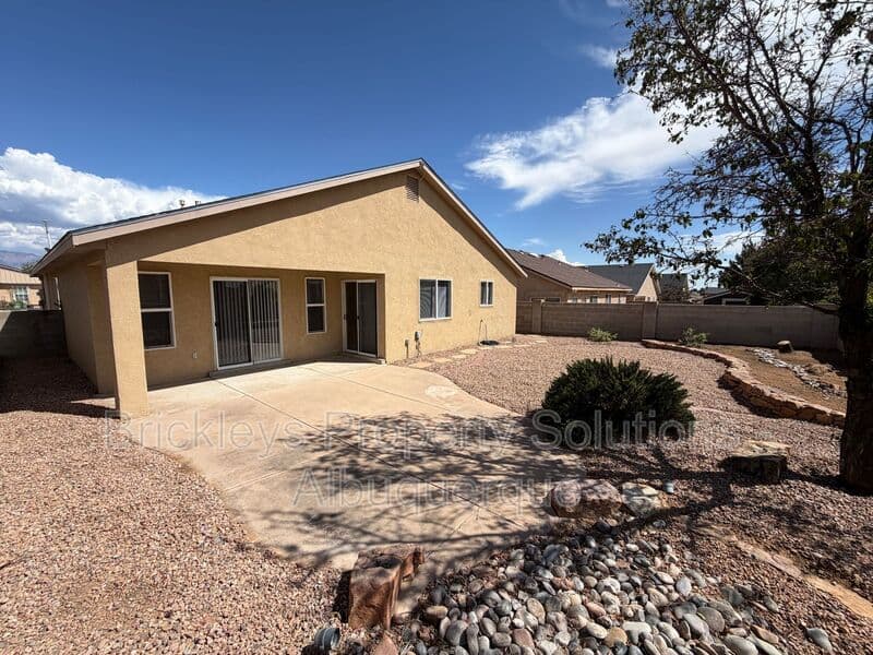 3-bedroom 2-bath home at 10601 Rio Del Sole Ct NW for $2,000/mo managed by Brickleys Property Solutions Albuquerque — photo 28 of 29