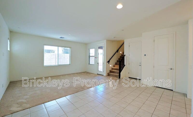 3-bedroom 2.5-bath home at 7042 E Diamond St for $2,900/mo managed by Brickleys Property Solutions East Valley Phoenix — photo 14 of 45