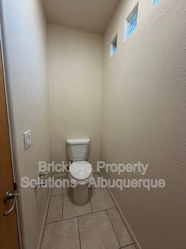 3-bedroom 2.5-bath home at 1612 3rd St SW for $1,900/mo managed by Brickleys Property Solutions Albuquerque — photo 10 of 39