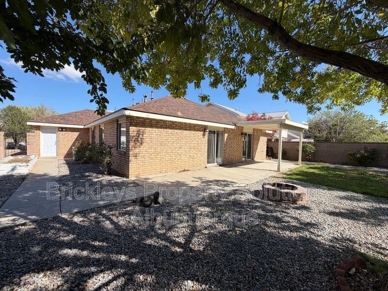3-bedroom 2-bath home at 7024 Westford Pl NW for $2,200/mo managed by Brickleys Property Solutions Albuquerque — photo 33 of 33