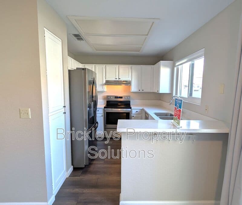 2-bedroom 1.5-bath home at 2969 N Oregon St Unit 12 for $2,000/mo managed by Brickleys Property Solutions East Valley Phoenix — photo 14 of 36