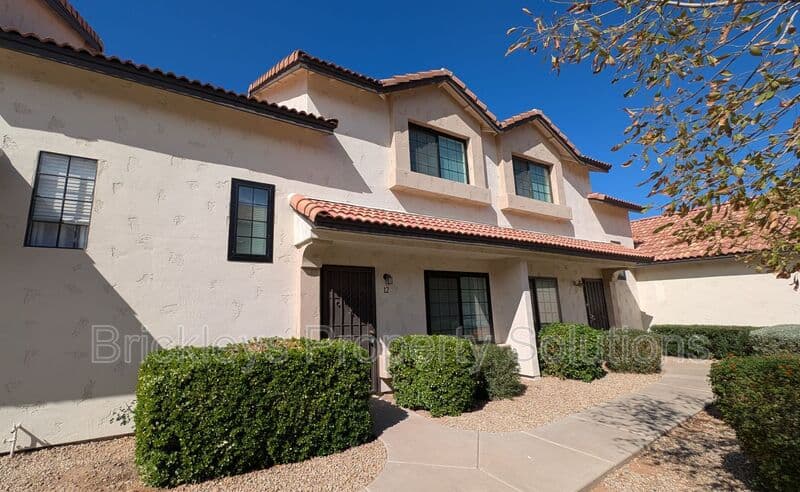 2-bedroom 1.5-bath home at 2969 N Oregon St Unit 12 for $2,000/mo managed by Brickleys Property Solutions East Valley Phoenix — photo 3 of 36