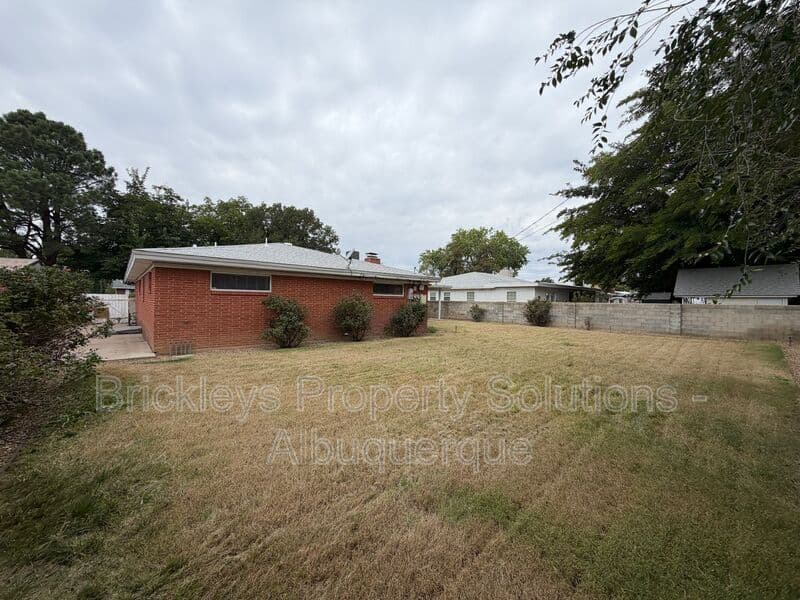 3-bedroom 2-bath home at 2808 Charleston St NE for $2,500/mo managed by Brickleys Property Solutions Albuquerque — photo 5 of 35