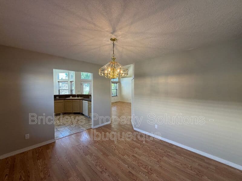 3-bedroom 2.5-bath home at 6517 Glen Oak NE for $2,650/mo managed by Brickleys Property Solutions Albuquerque — photo 33 of 39
