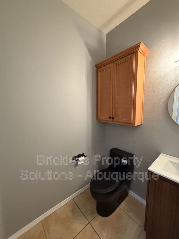 3-bedroom 2.5-bath home at 601 Menaul Blvd NE Unit #2102 for $1,850/mo managed by Brickleys Property Solutions Albuquerque — photo 27 of 33